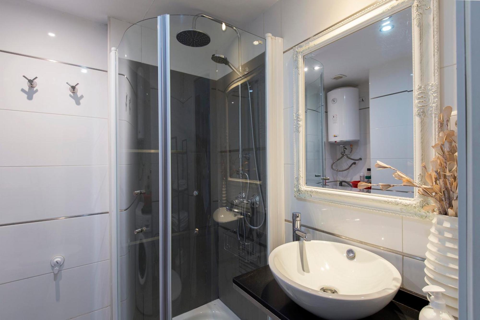 La Marina Suite Málaga Buitenkant foto
